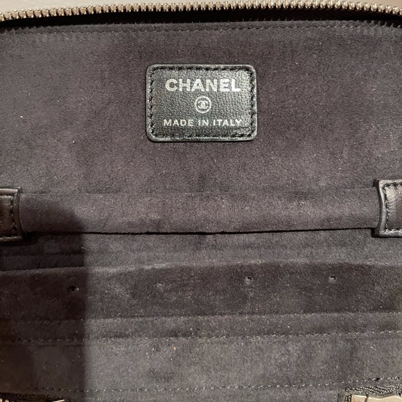 💓SOLD💓Chanel Quilted Lambskin Vanity Makeup Chain Bag - Picture 9 of 14